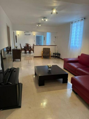 Amplia y moderna casa en Urb Chuao